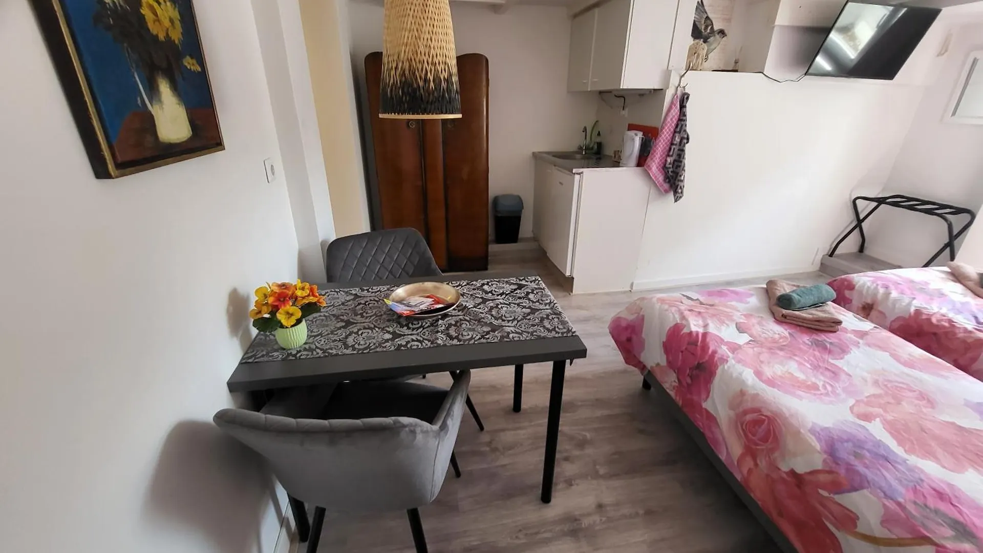 Bed & Breakfast Bnb Souterrain Amsterdam Netherlands