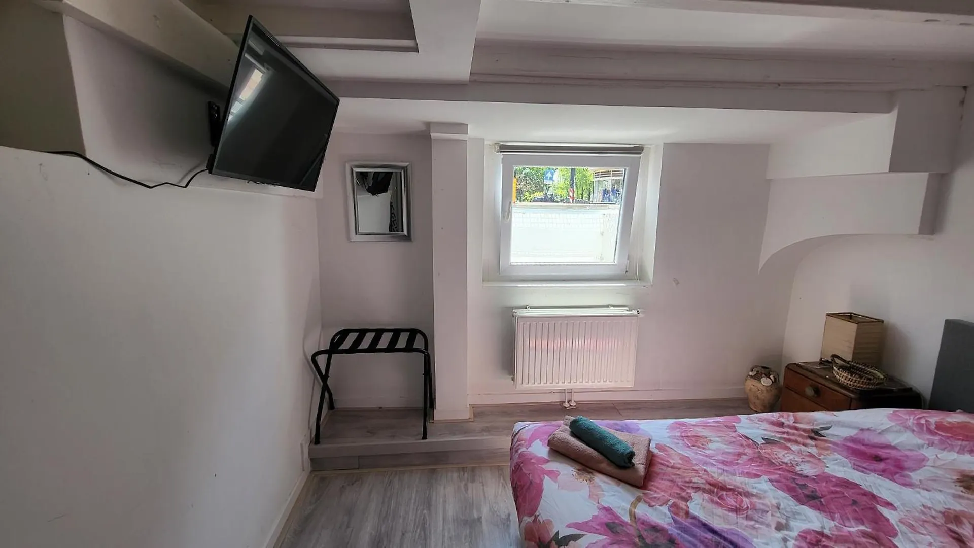 Bnb Souterrain Amsterdam Bed & Breakfast